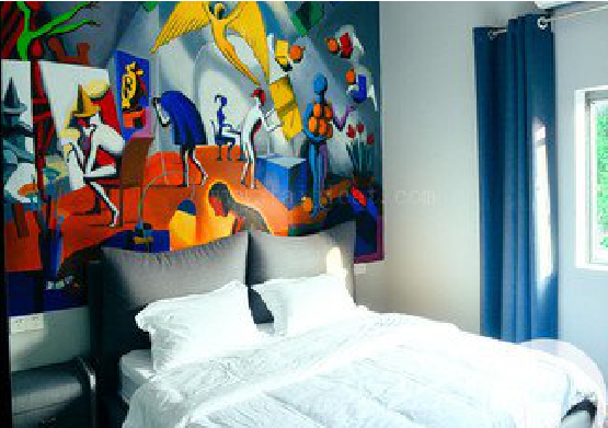 临湘对于酒店的墙体彩绘而言更注重哪些方面？